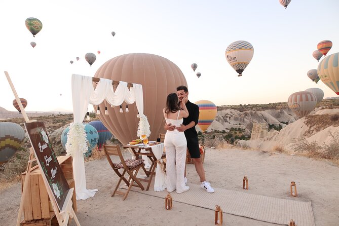 Wedding Proposal and Photoshoot with Hot Air Balloons - The proposal setup and its small details