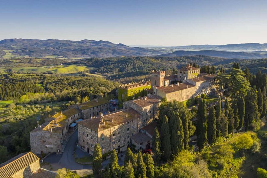 Wine tasting in a romantic castle with archaeologist guide - Starting at Residenza dEpoca Cavaliere in Bibbona
