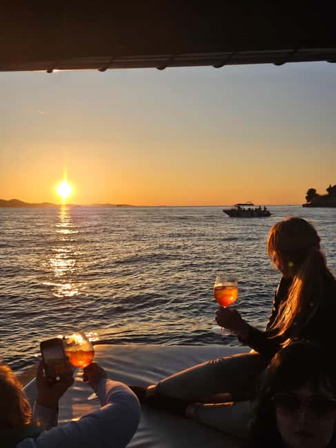 Zadar: Romantic, Luxury Sunset Boat Tour with Aperol Spritz - Should you book the Molo sunset boat tour?